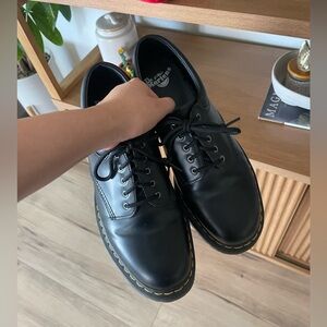 DR. MARTEN 8053 LEATHER PLATFORM CASUAL SHOES